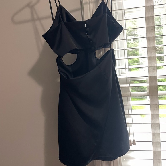 Black mini dress - Picture 3 of 3